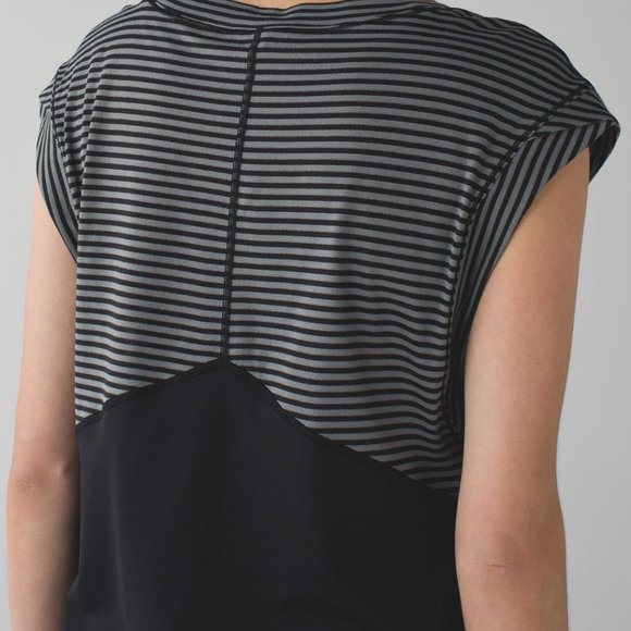 SOLD Lululemon Get Sweat Tee Black and Grey Striped Size 4 - Picture 5 of 13